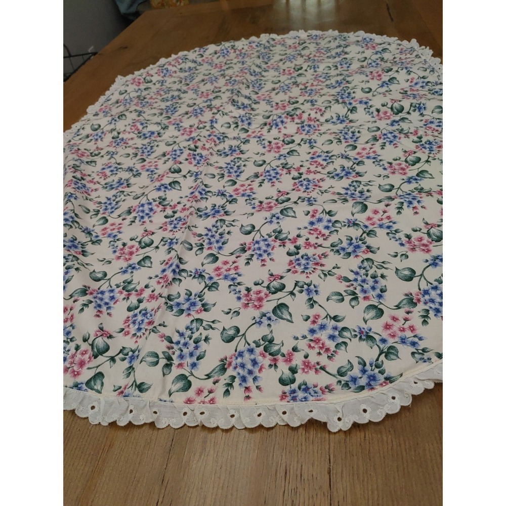 Vintage Table Runner Dresser Scarf Eyelet Lace Edge Floral Country Cottage